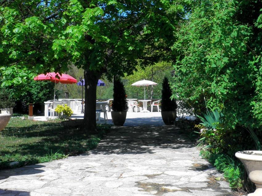 Hotel La Pierre Lys 2*